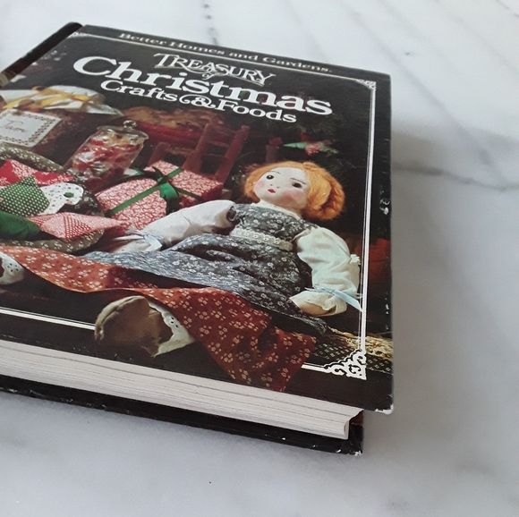 BH&G Treasury of Christmas Crafts & Foods Book - Picture 2 of 3